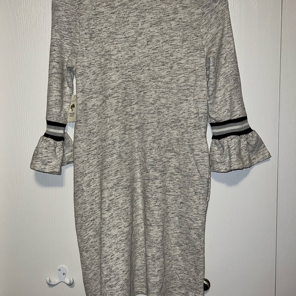 Tucker + Tate Brand New Bell Sleeve Dress - Picture 5 of 11